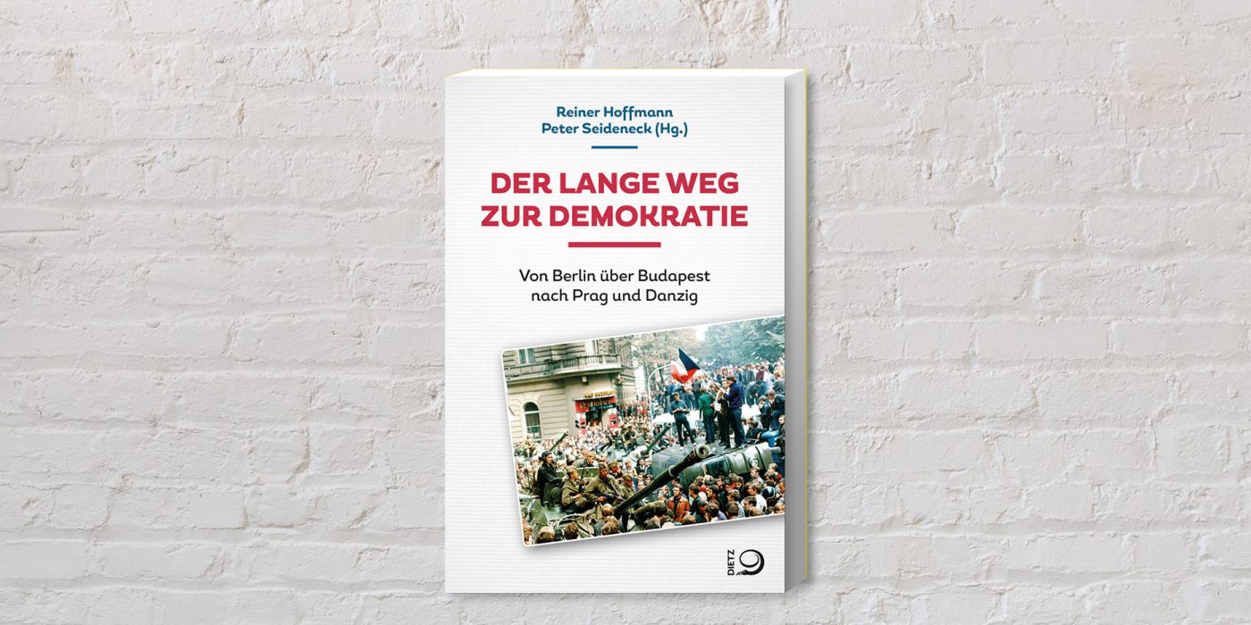 Cover des Buches "Der Lange Weg zur Demokratie" von den Herausgebern Reiner Hoffmann und Peter Seideneck.