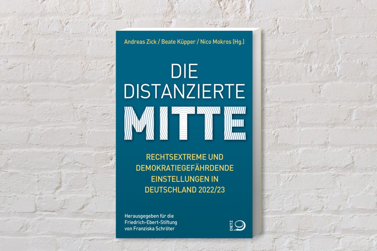 Cover des Buches "Die distanzierte Mitte. Rechtsextreme und demokratiegefährdende Einstellungen in Deutschland 2022/2023"