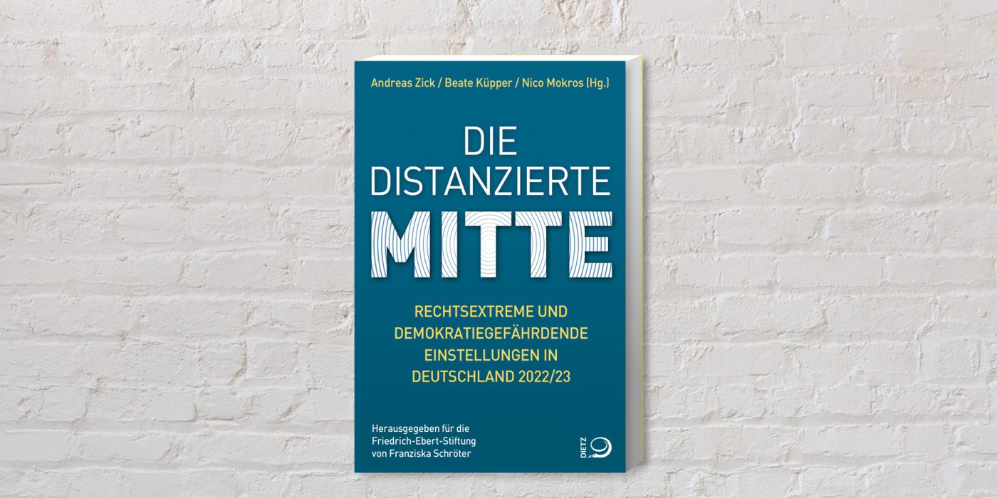 Cover des Buches "Die distanzierte Mitte. Rechtsextreme und demokratiegefährdende Einstellungen in Deutschland 2022/2023"