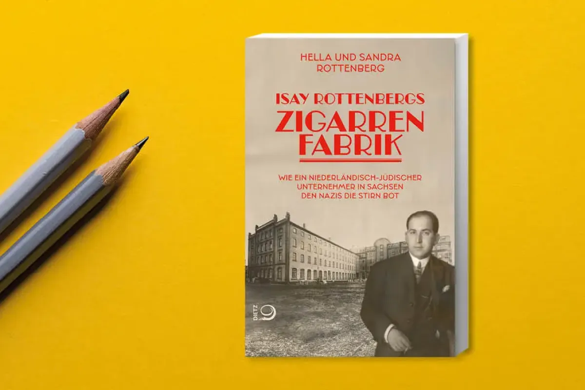 Cover des Buchs "Isay Rottenbergs Zigarrenfabrik. Wie ein niederländisch-jüdischer Unternehmer in Sachsen den Nazis die Stirn bot" von Hella und Sanda Rottenberg.