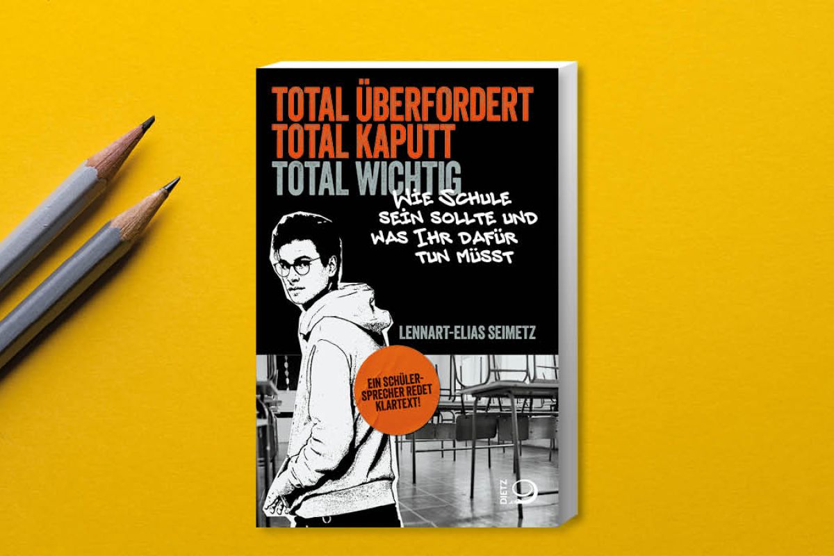 Cover des Buches "Total überfordert, total kaputt, total wichtig. Wie Schule sein sollte und was Ihr dafür tun müsst. ein Schülersprecher spricht Klartext!" von Lennart-Elias Seimetz